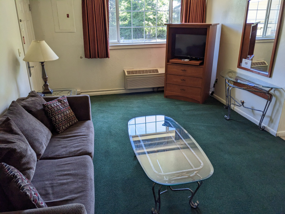 1 Queen Suite Kitchen